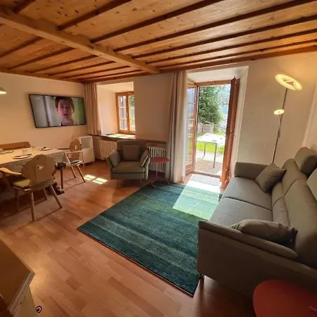 Chesa Fischer Palue Oev-inklusive Apartment Samedan